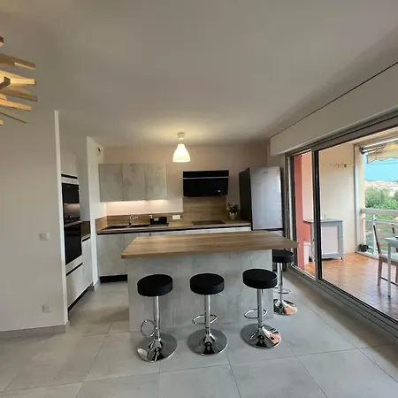 Tres Bel Centre-ville Pour 4 Personnes * La Londe-les-Maures